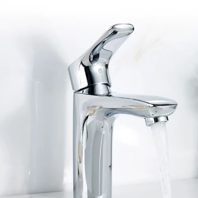 Hell Sëlwer Arc-gebuerene Single-Handle Faucet